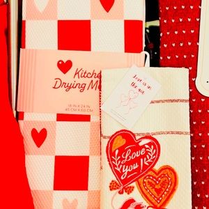 Coordinated Red & & White Valentines 💖 Kitchen Counter Matt & 2 Towels